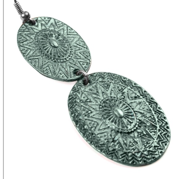 SILVER TURQUOISE EMBELLISHED OVAL LINKED DROP BURNISHED EARRINGS - Picture 2 of 2